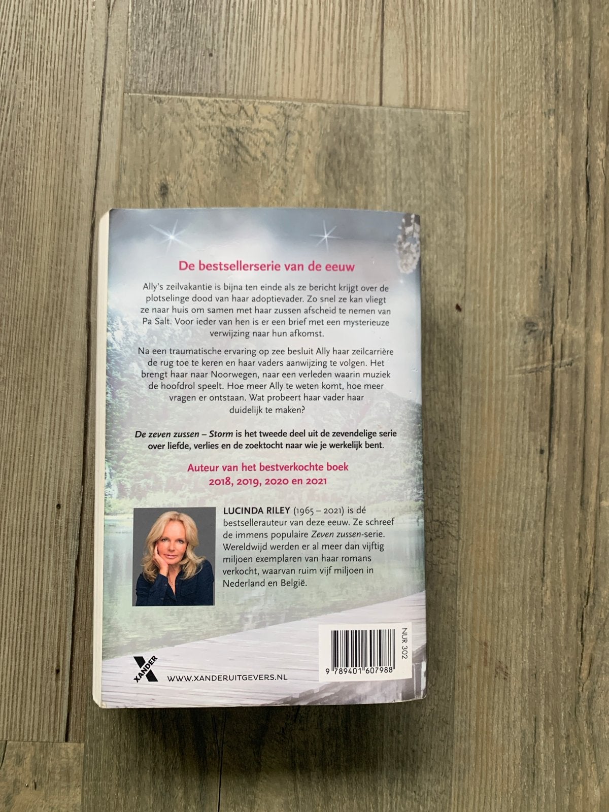 De Zeven Zussen - Storm (deel 2) - Lucinda Riley, Boeken, Ophalen of Verzenden, Gelezen, Nederland