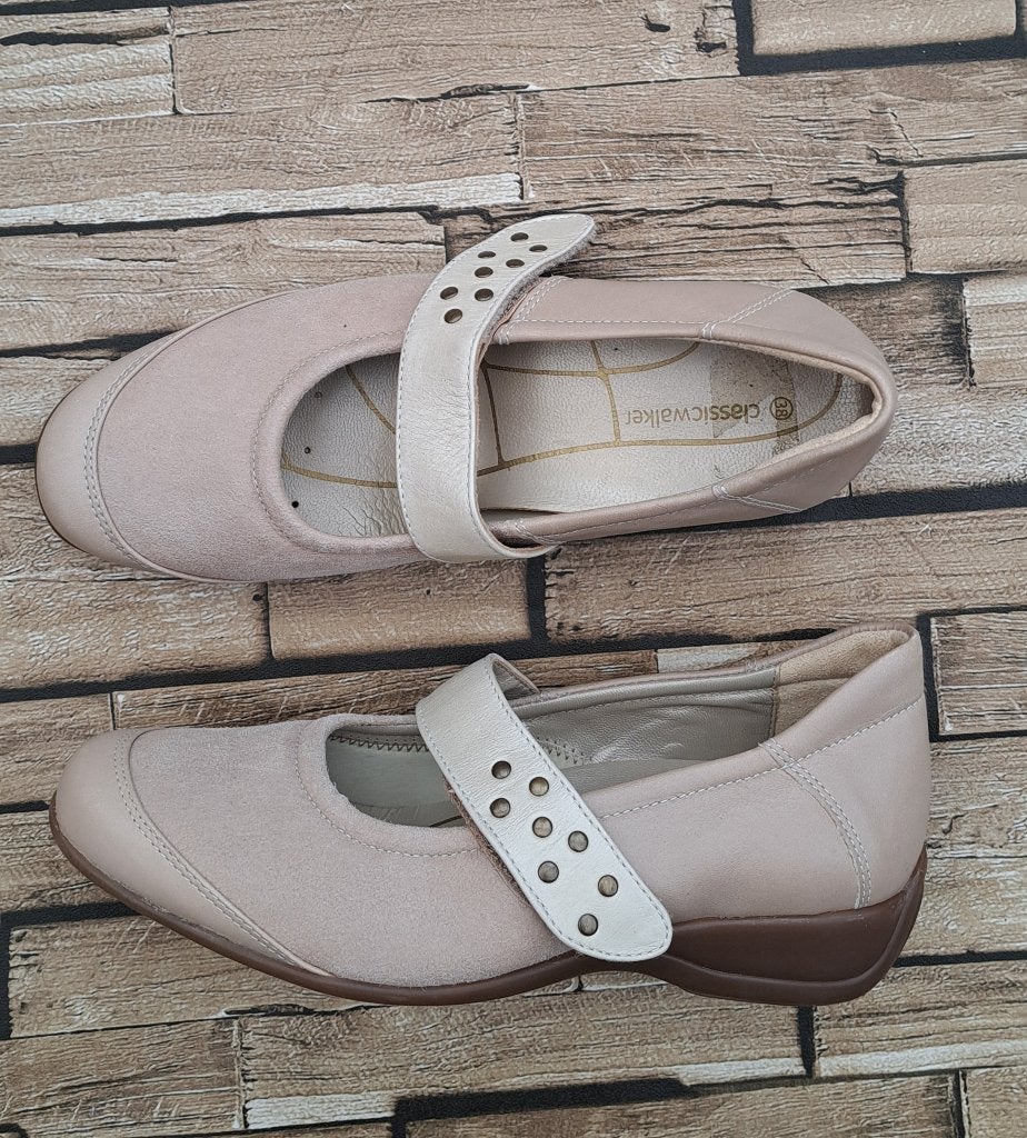 CLASSIC WALKER - zandkleurige suède ballerina's, 38, Kleding | Dames, Verzenden, Beige, Classic Walker, Ballerina's