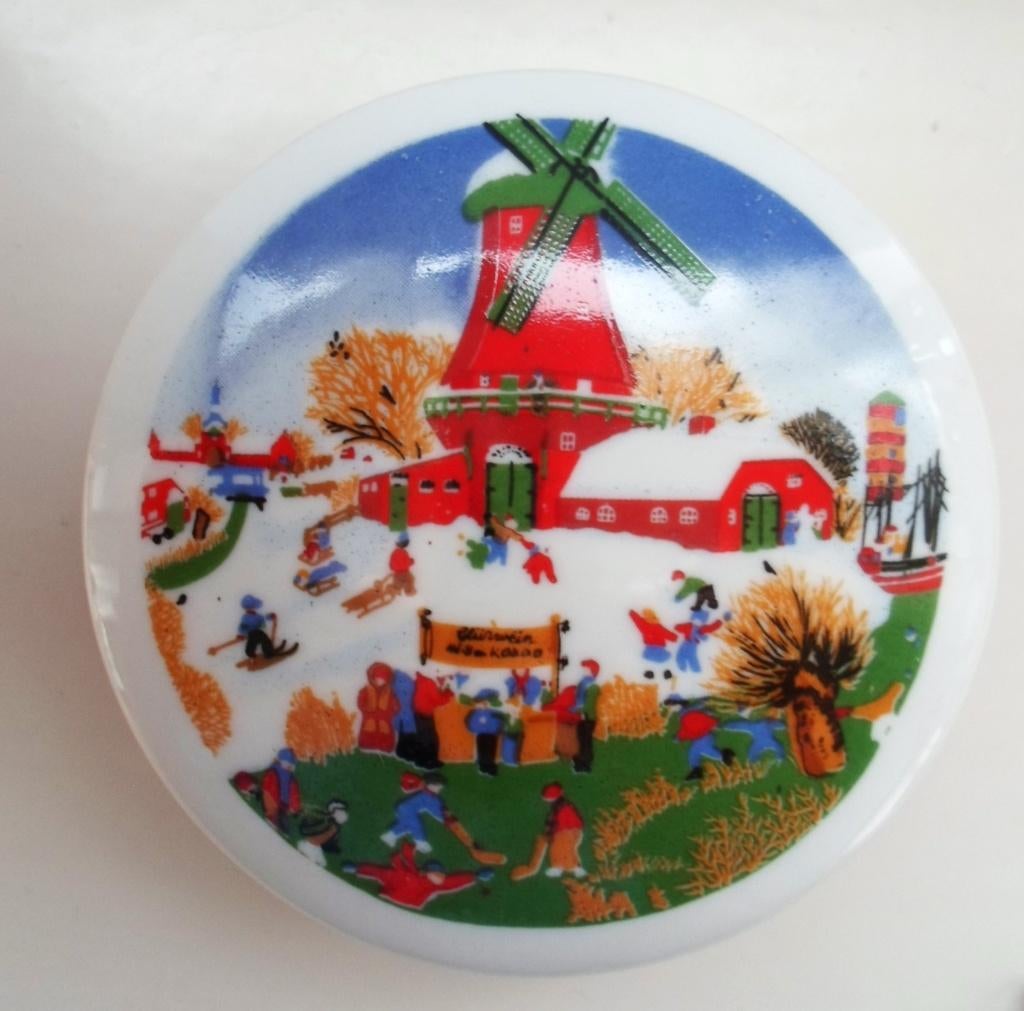 Yves Rocher. Porseleinen snuisterijdoosje in originele doos, Ophalen of Verzenden