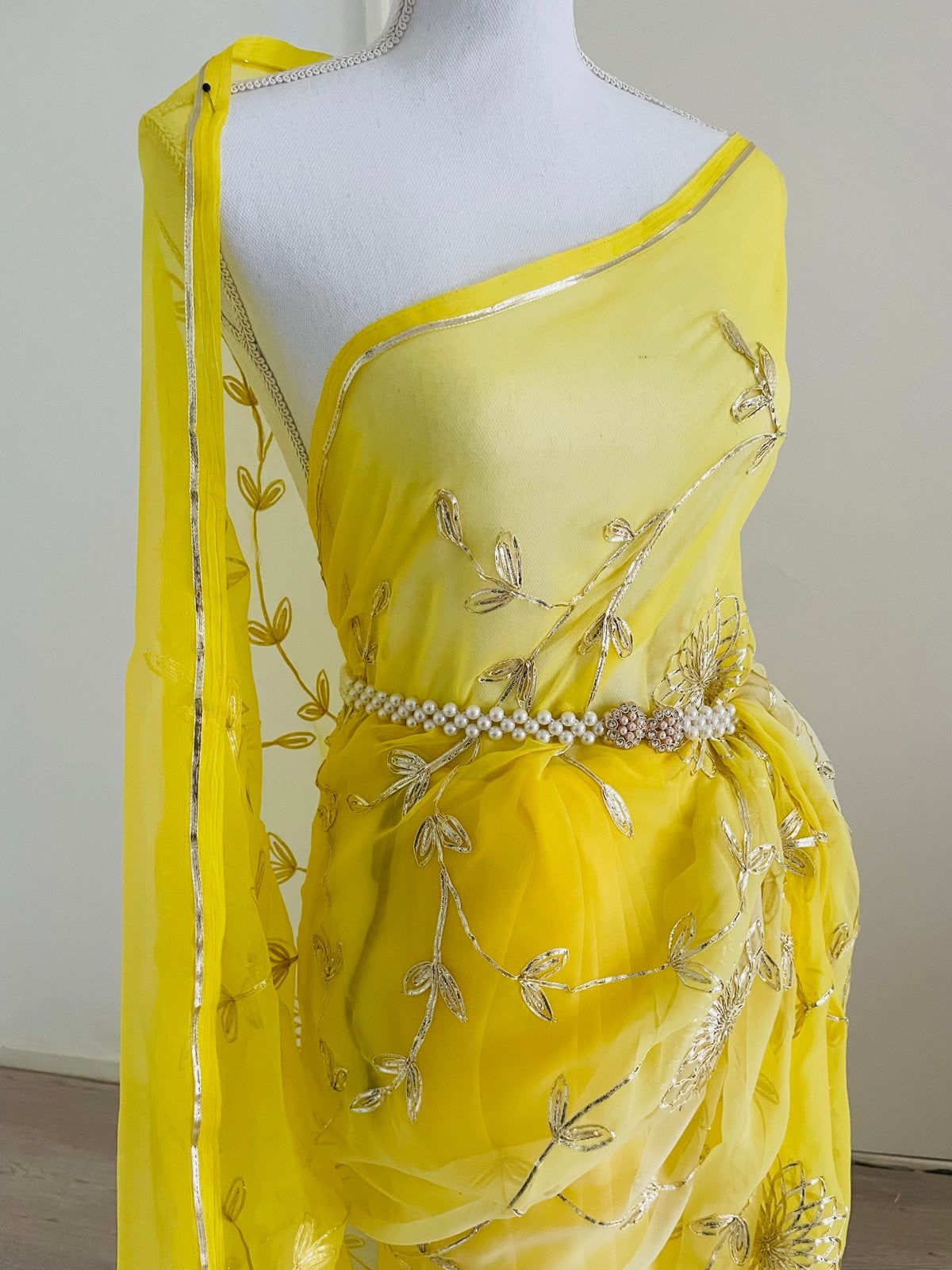 Mango gele Jaal werk Anvi saree - Zachte Georgette, Verzenden, Nieuw, Geel, Onder de knie