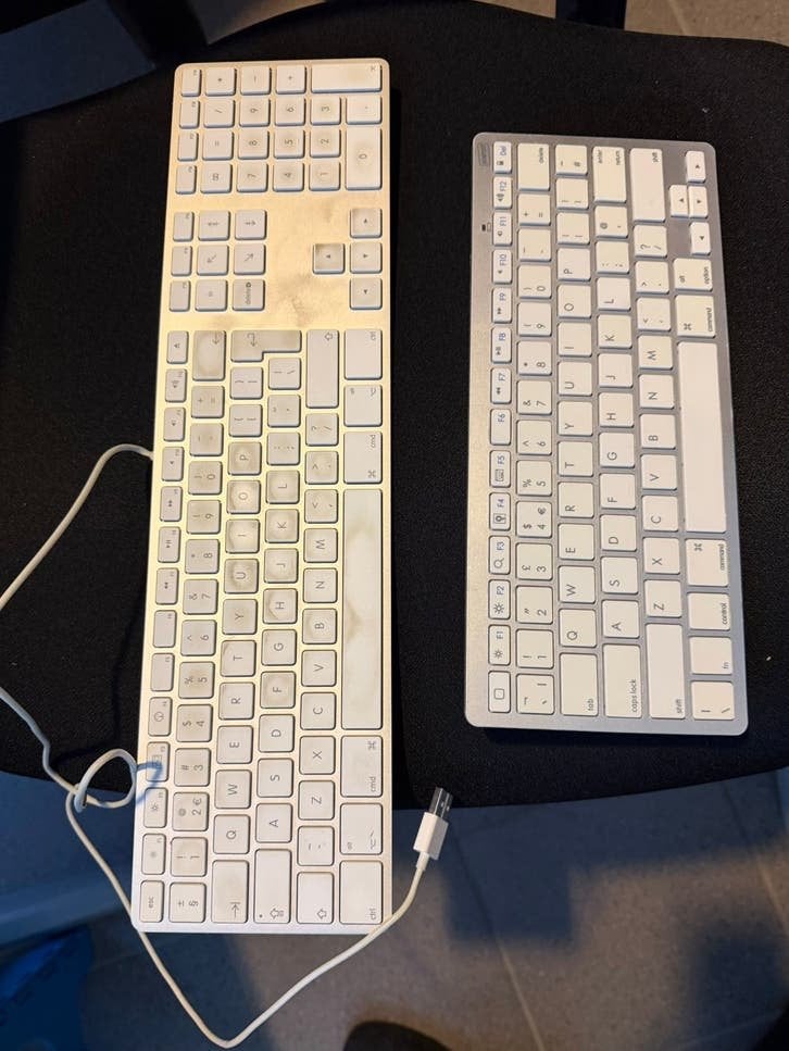 Apple toetsenborden draadloos en bedraad, Computers en Software, Ophalen of Verzenden, Qwerty, Gebruikt