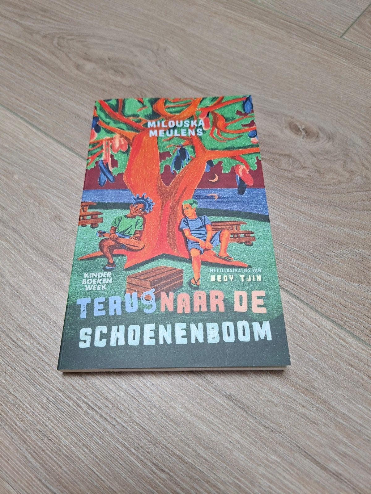 Milouska Meulens - Terug naar de schoenenboom, Milouska Meulens, Fictie algemeen, Nieuw, Ophalen of Verzenden
