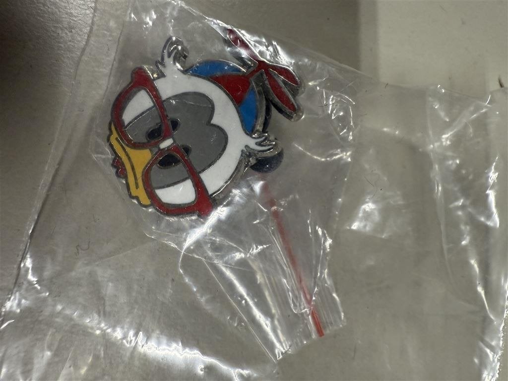 Disney pin - Donald Duck junior, Ophalen of Verzenden, Donald Duck, Zo goed als nieuw, Beeldje of Figuurtje