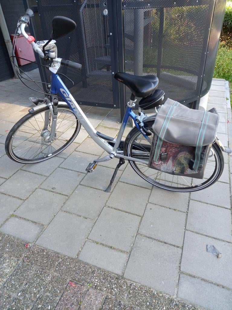 Giant damesfiets met fietstassen, Ophalen