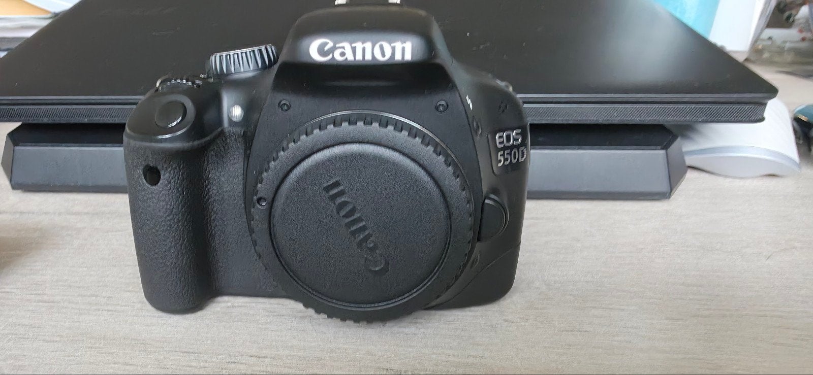 Canon EOS 550D met batterijgrip en 2 accu's