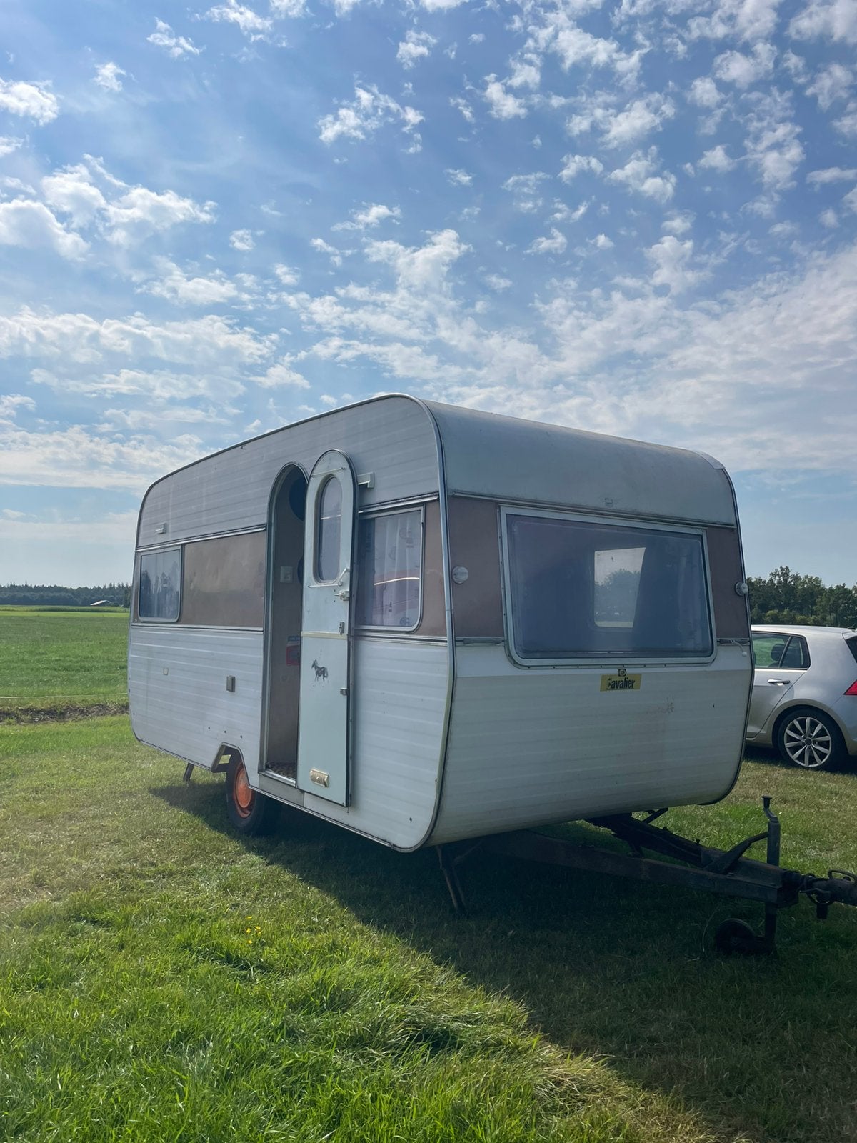 Festival caravan / boerenrock caravan, Caravans en Kamperen, Caravans, 2 aparte bedden, 750 - 1000 kg, Particulier, Openslaande ramen