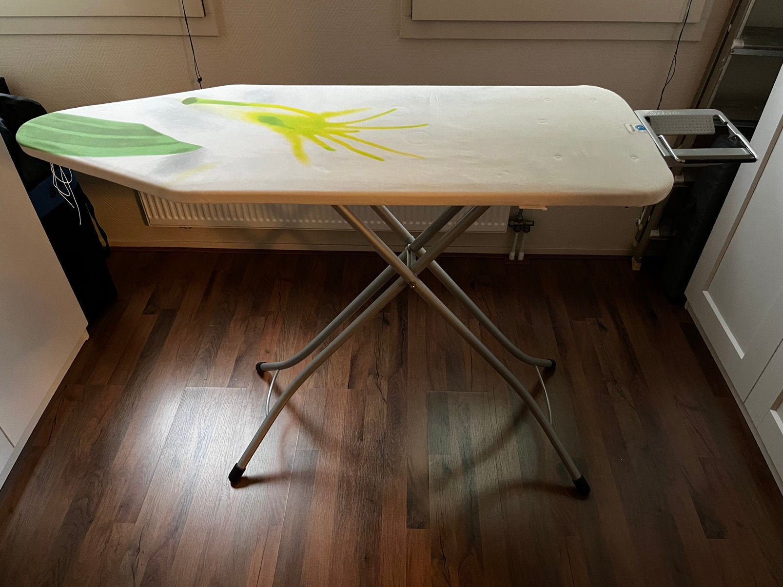 Brabantia Strijkplank met bloemmotief en strijkijzerhouder, Ophalen, Gebruikt