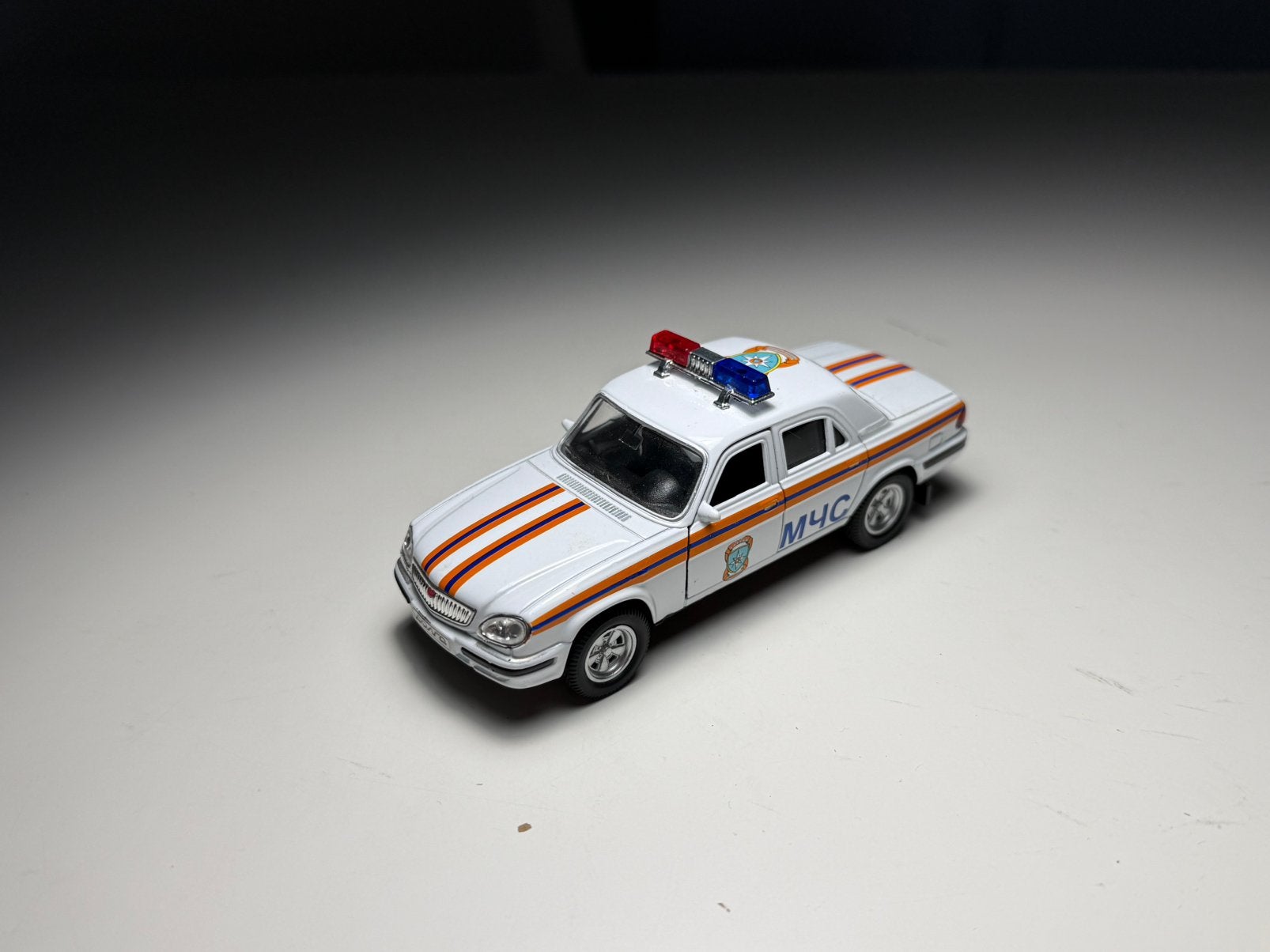 Autotime Welly - Gaz Volga 31105 - Schaal 1:38, Verzenden, Zo goed als nieuw, Auto