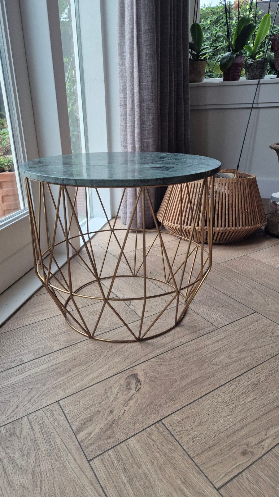 Salontafel met marmeren blad en gouden onderstel, Ophalen, Minder dan 45 cm, Minder dan 55 cm, Metaal of Aluminium