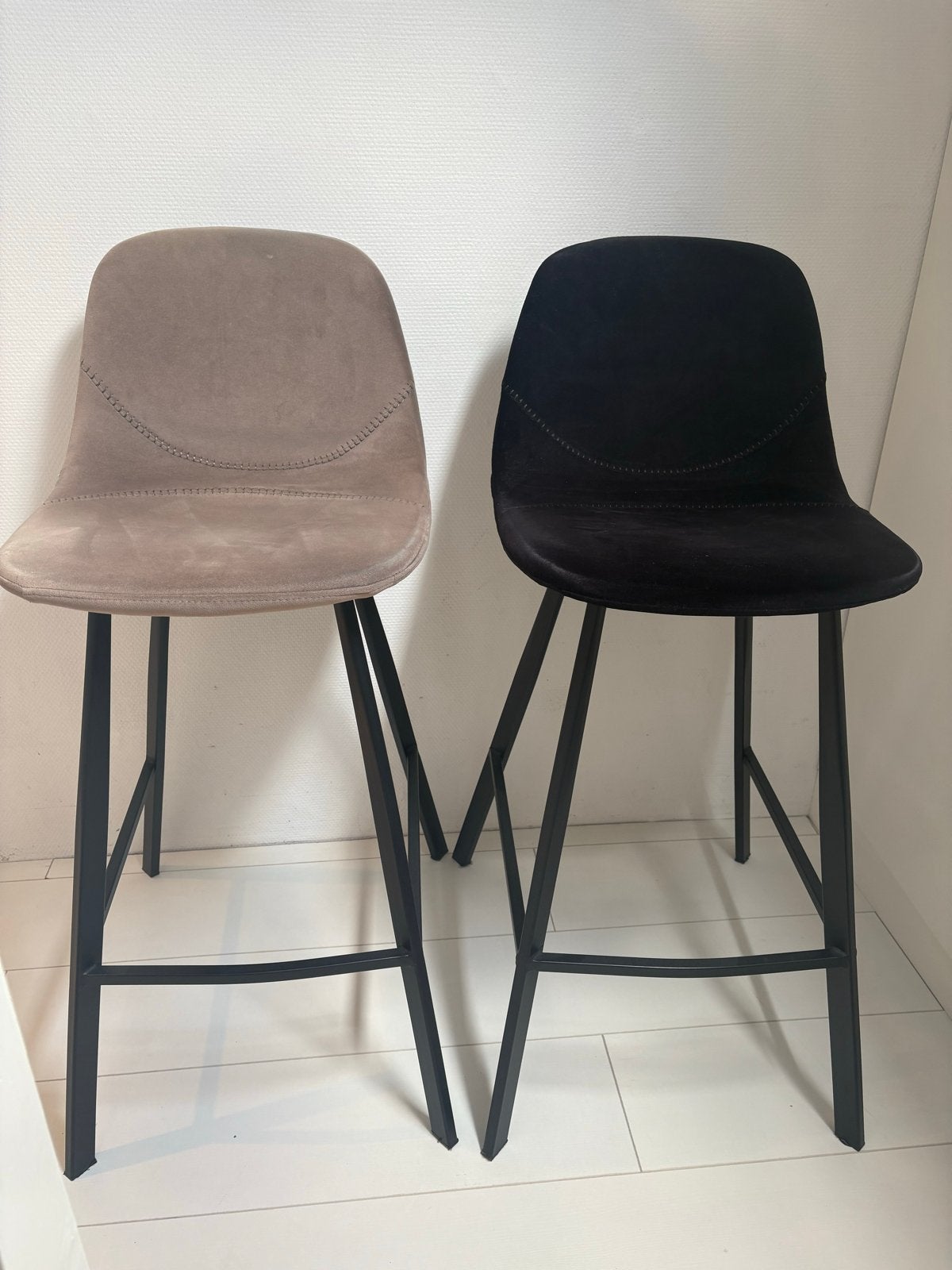6 Bronx71 Hoge Barkrukken - Zwart & Taupe Velours, Huis en Inrichting, 5 krukken of meer, Ophalen, Zo goed als nieuw, Metaal
