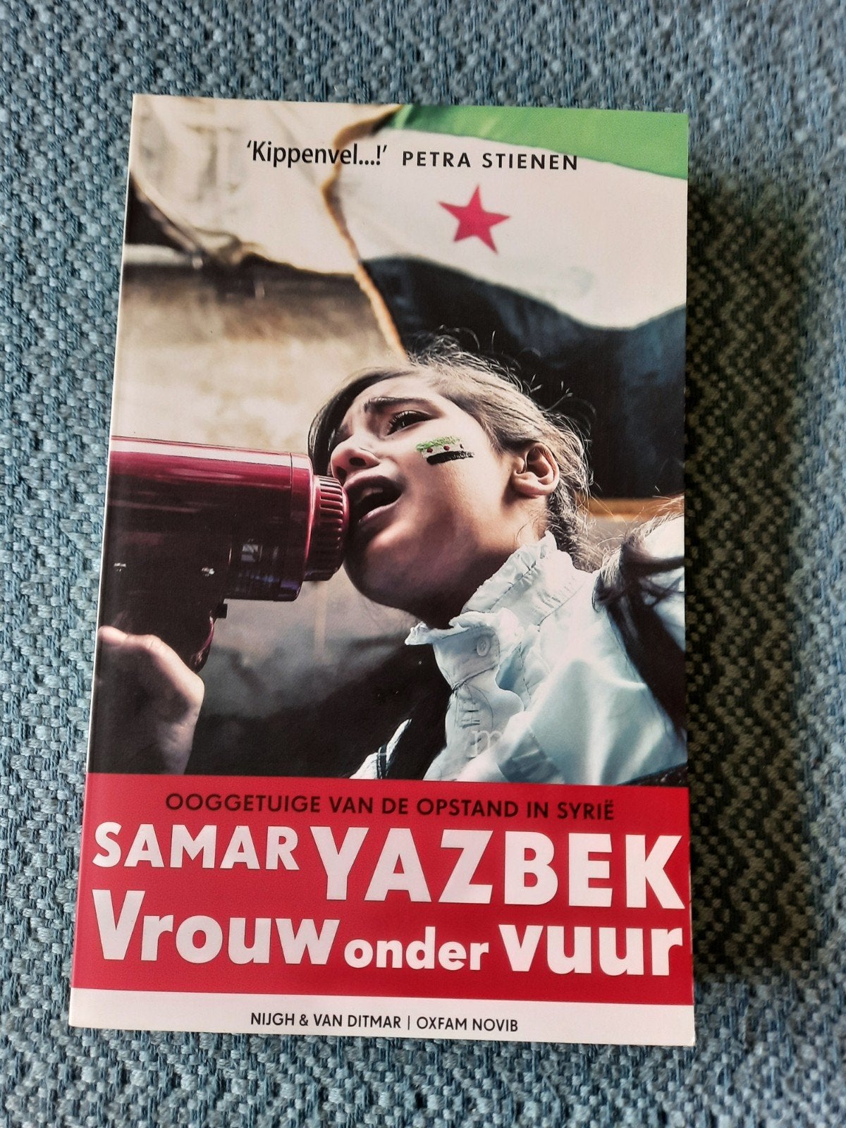 Vrouw onder Vuur - Samar Yazbek (Paperback, Nieuwstaat), Ophalen of Verzenden