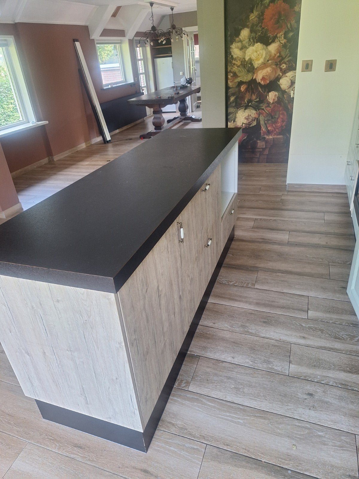 Keukeneiland met zwart blad en houtnerf afwerking, Huis en Inrichting, Keuken | Keukenelementen, Ophalen, Zwart, 50 tot 100 cm