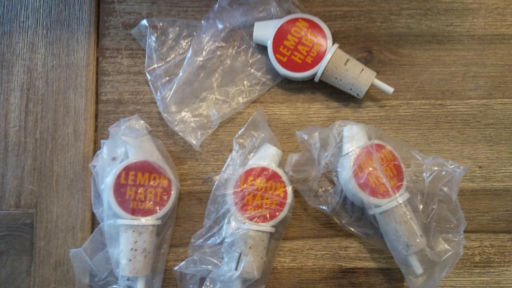 Lemon Hart rum sterke drank drinken schenker fles logo, Verzamelen, Ophalen of Verzenden, Gebruikt, Overige typen