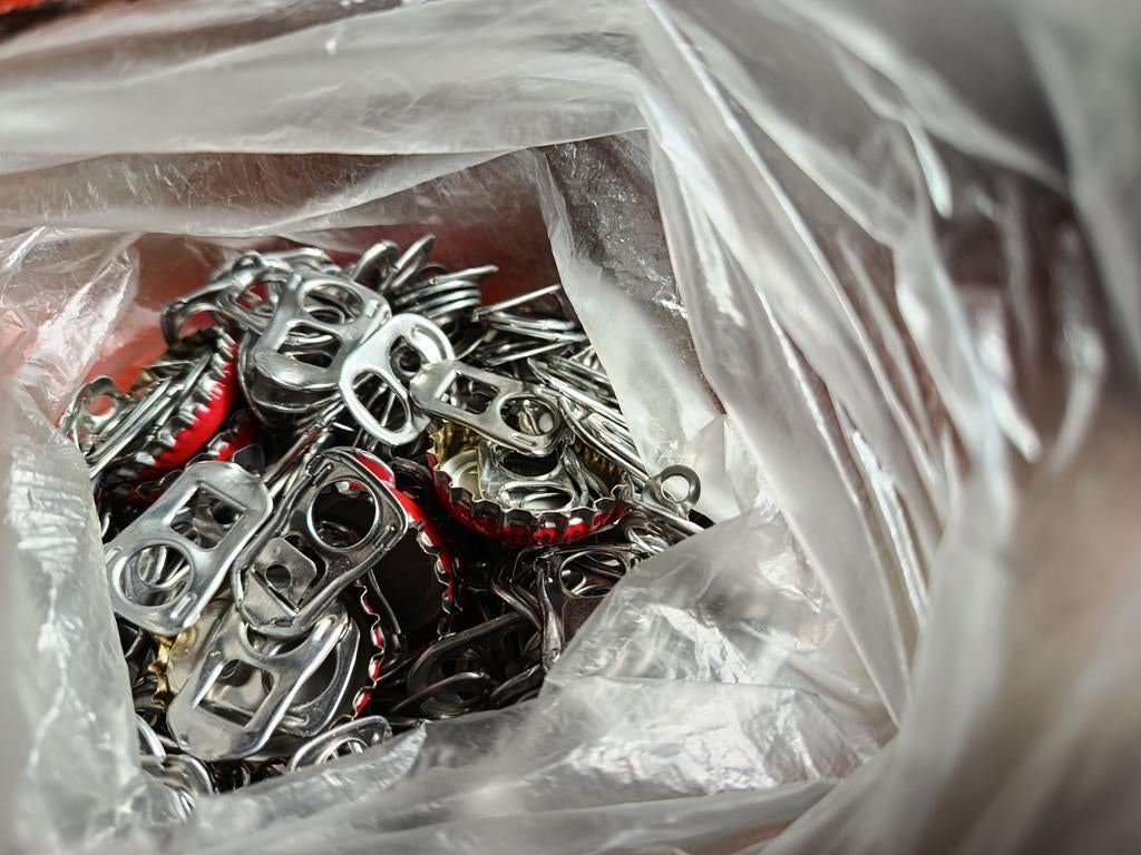 Knutselspullen: Clipjes blikjes en metalen flesdoppen, Ophalen of Verzenden