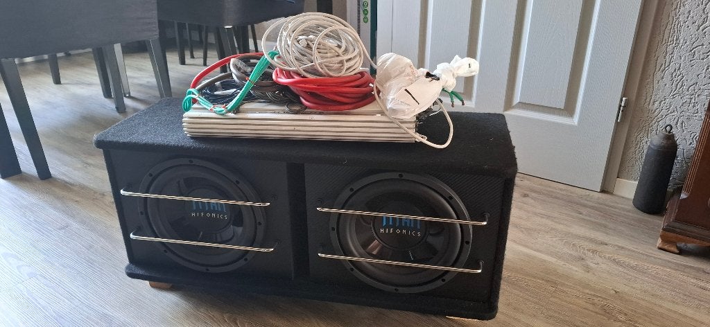 Titan Hifonics Dual subwoofer + versterker, Auto diversen, Autospeakers, Ophalen, Zo goed als nieuw