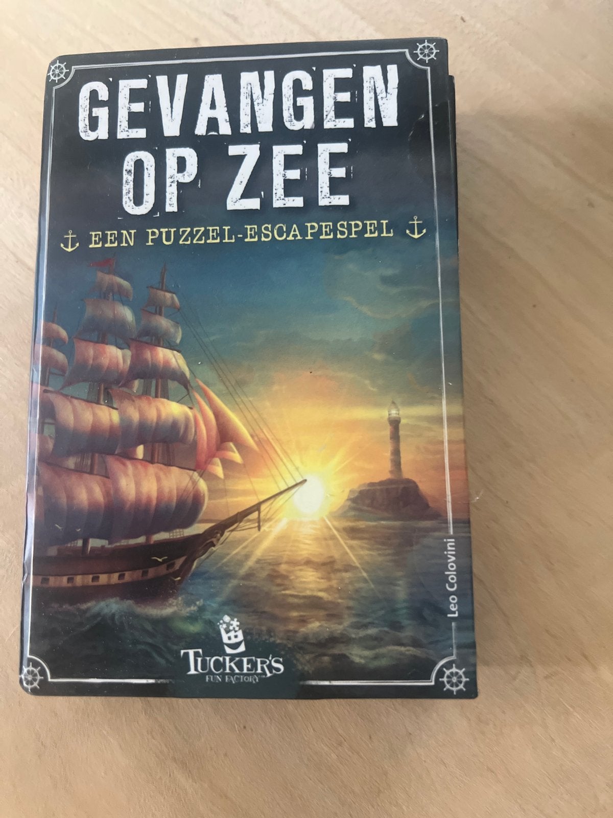 Gevangen op Zee - Een Puzzel-Escapespel, Een of twee spelers, Ophalen of Verzenden, Zo goed als nieuw