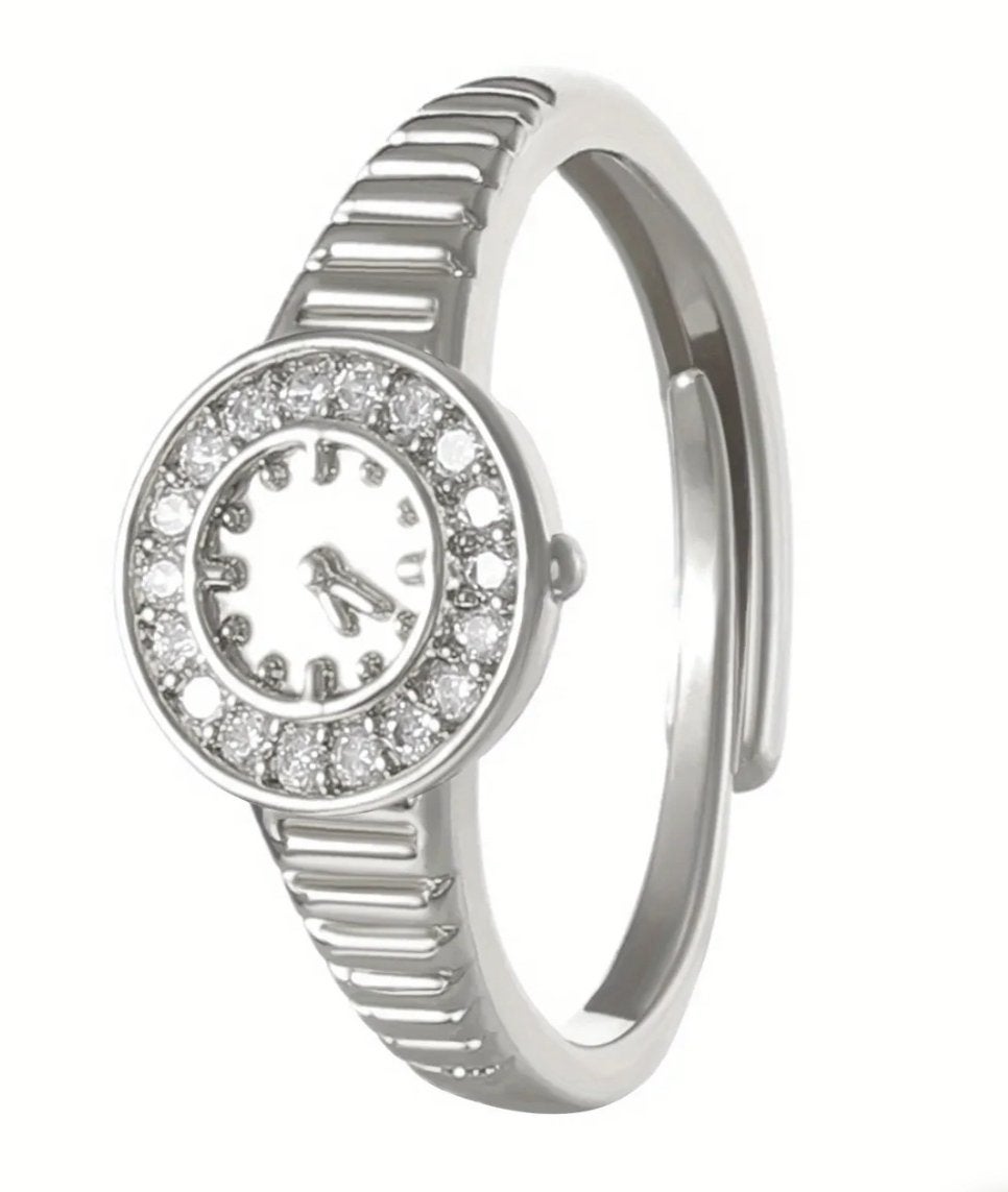 ring met nep horloge zilverkleur 2 cm, Overige materialen, 19 tot 20, Nieuw, Ophalen of Verzenden