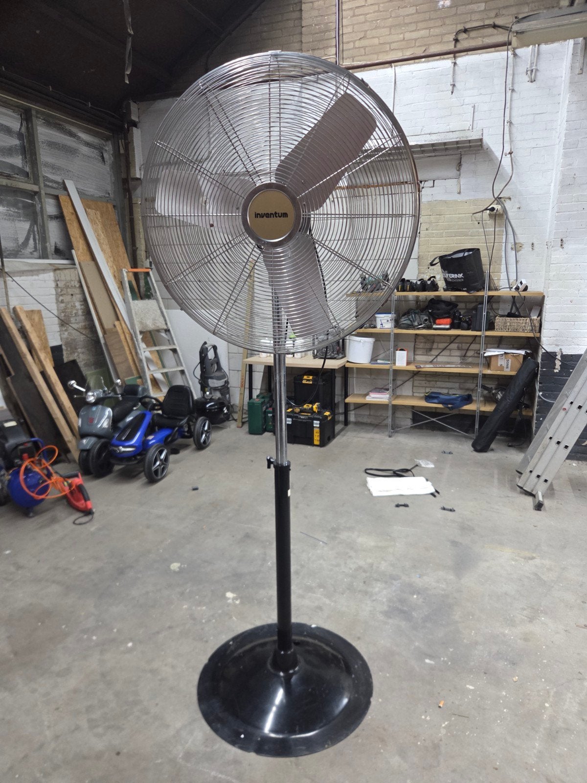 Inventum Statiefventilator - Krachtige Koeling, Ophalen, Zo goed als nieuw, Statiefventilator