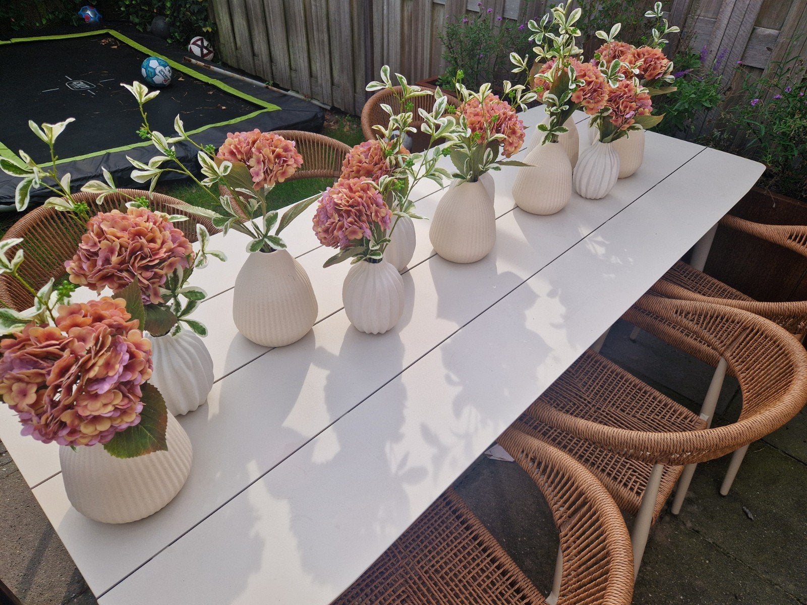 aankleding feest/bruiloft, oud roze hortensia met vazen, Huis en Inrichting, Ophalen, Beige