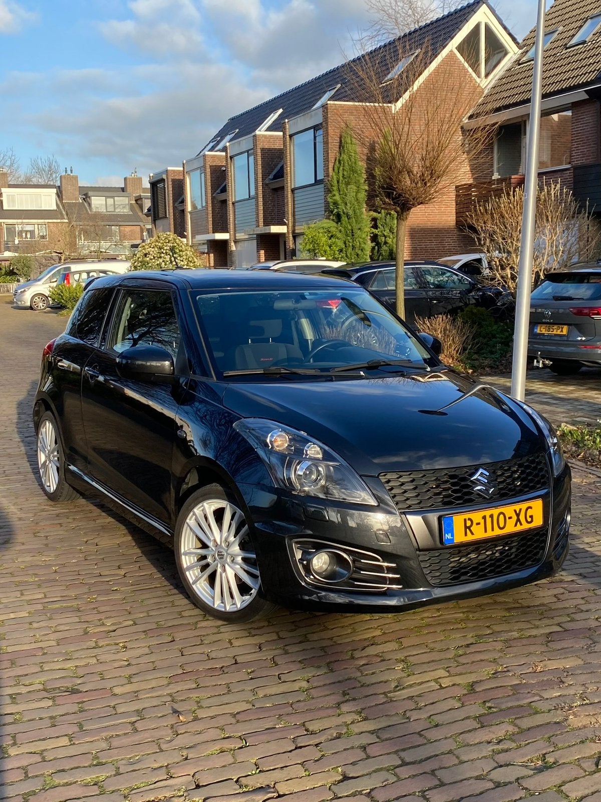 Suzuki Swift Sport 1.6 3D 2015 Zwart - BT - Zomer + Winter, Auto's, Suzuki, Voorwielaandrijving, 136 pk, 4 cilinders, Handgeschakeld