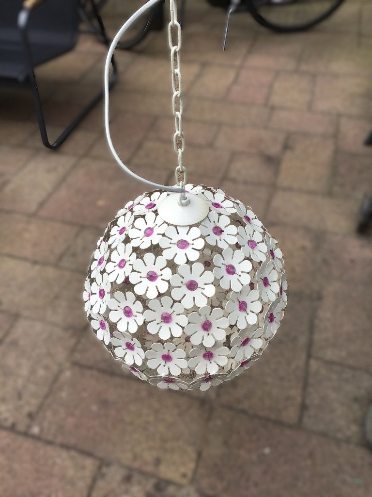 Hanglamp rond wit metalen bloemetjes, Ophalen, Gebruikt, Metaal, E14 (klein)