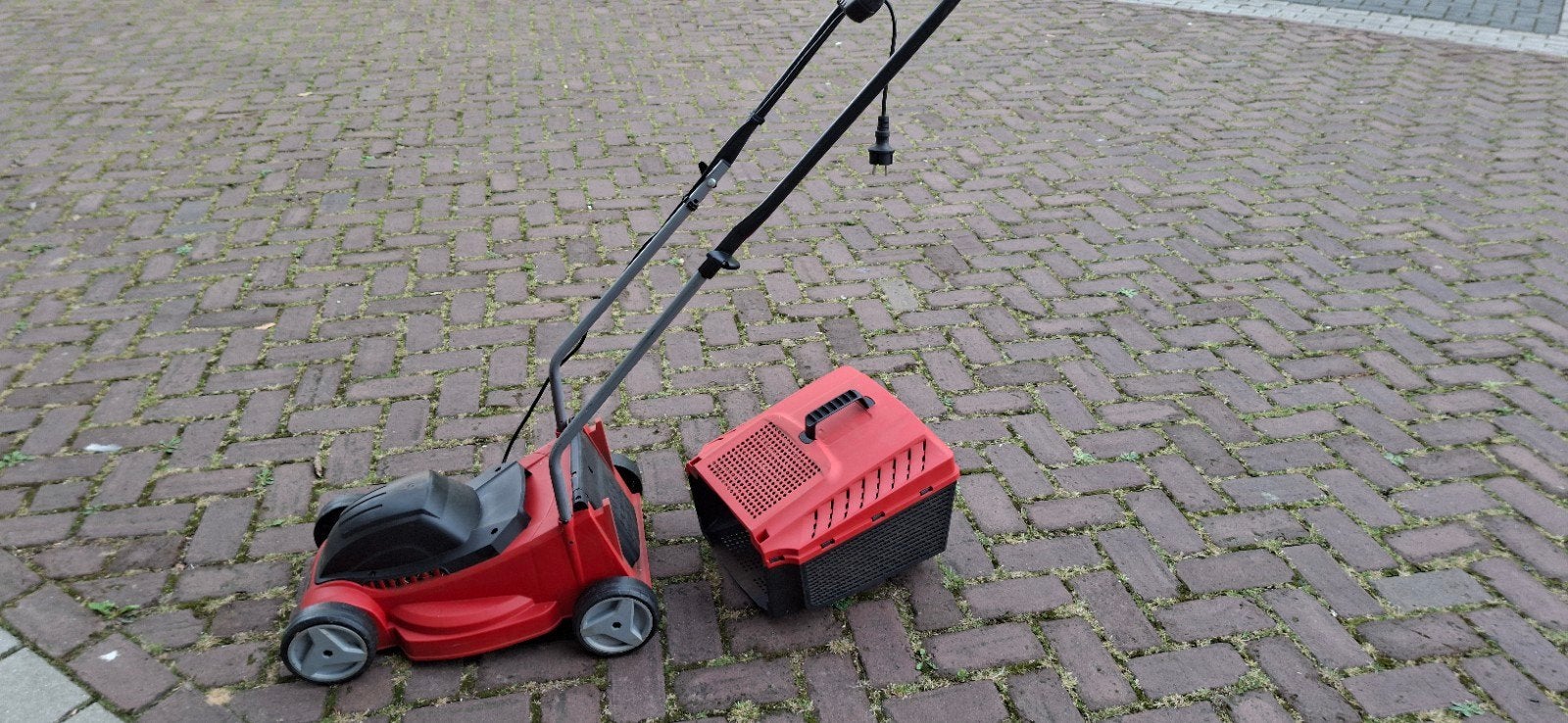 Grasmachine met opvangbak, Tuin en Terras, Ophalen, Zo goed als nieuw