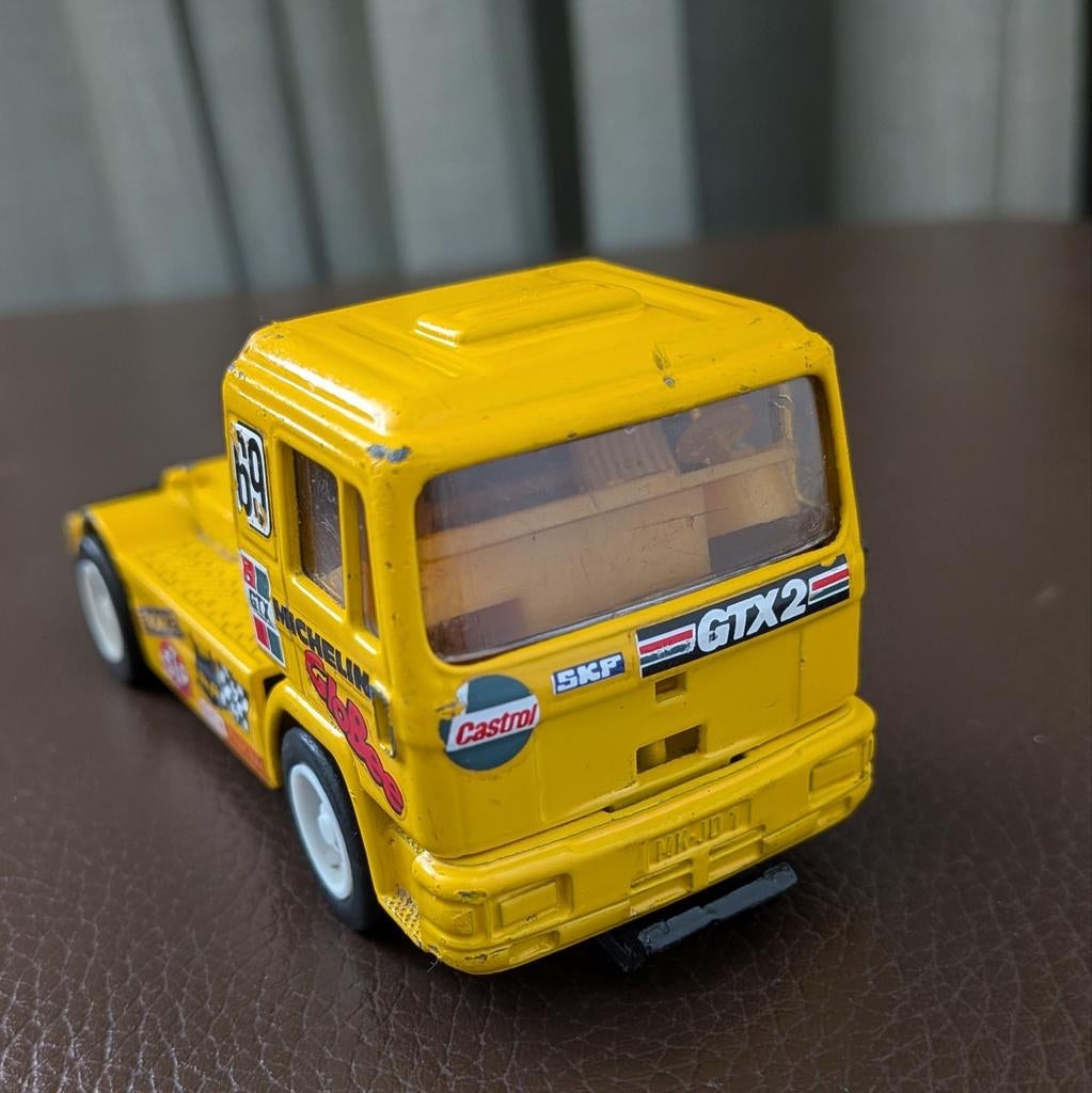 Siku 2580 MAN F90 Racingtruck 1:55 geel, Ophalen of Verzenden