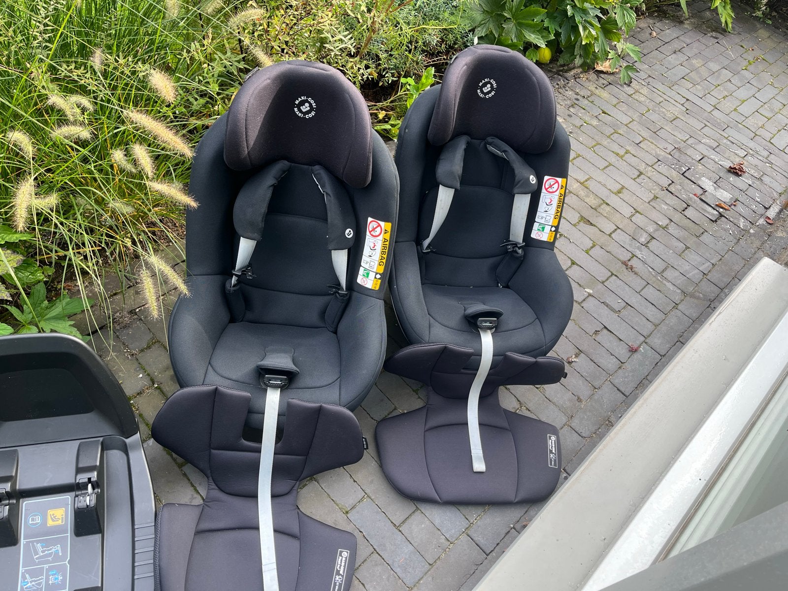 Foto 4 van 2x Maxi-Cosi Pearl Pro² i-Size + FamilyFix 3 | €200 per set