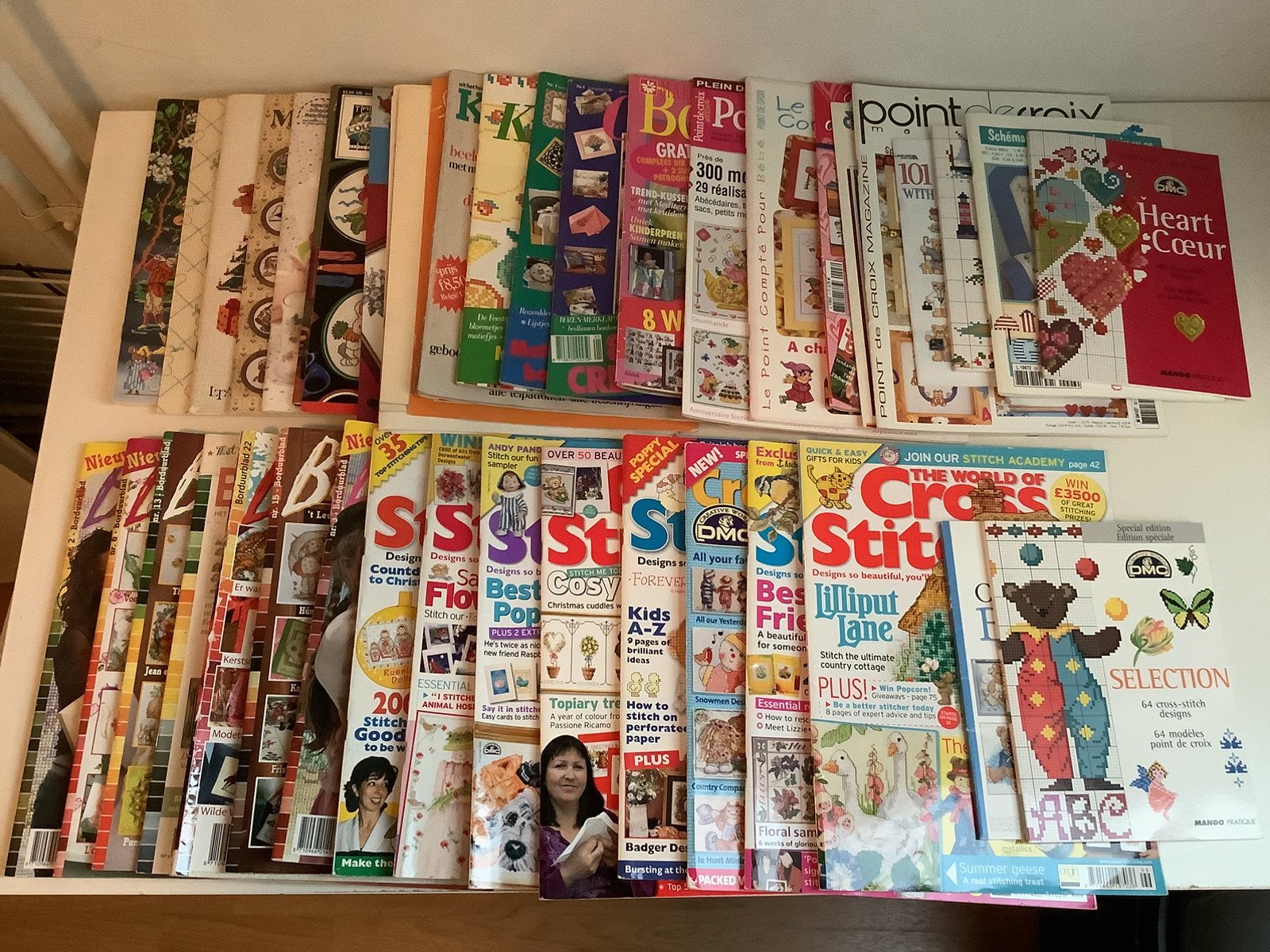 Ongeveer 40 borduurtijdschriften/boeken., Ophalen of Verzenden, Gelezen, Overige typen