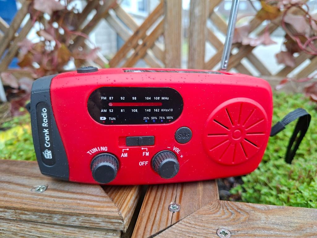 noodradio met accu erin en zaklamp en opladen, Ophalen of Verzenden, Gebruikt