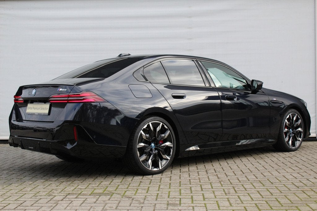 BMW i5 M60 xDrive M Sport / Adaptief M Onderstel Professiona, Auto's, BMW, Automaat, 514 km, Gebruikt, Zwart