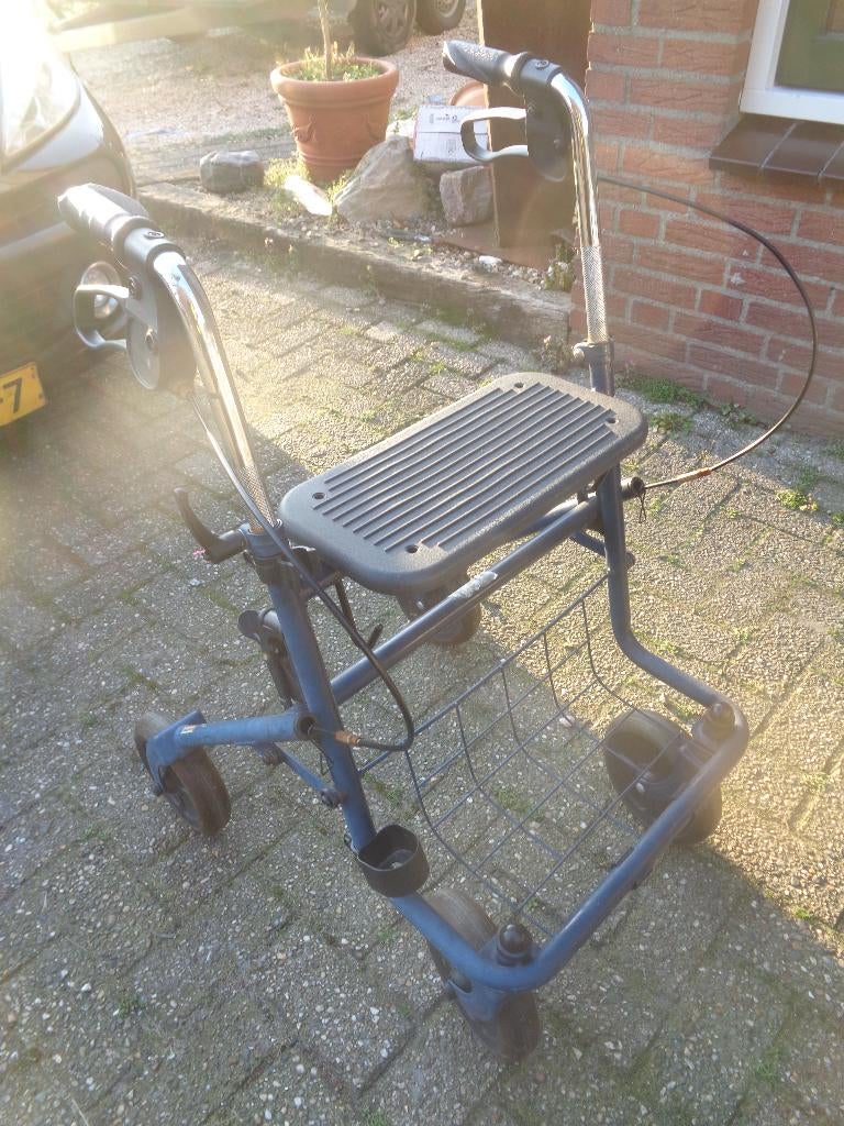 Blauwe opvouwbare Thuasne Quattro rollator, Diversen, Rollators, Ophalen, Opvouwbaar, Gebruikt