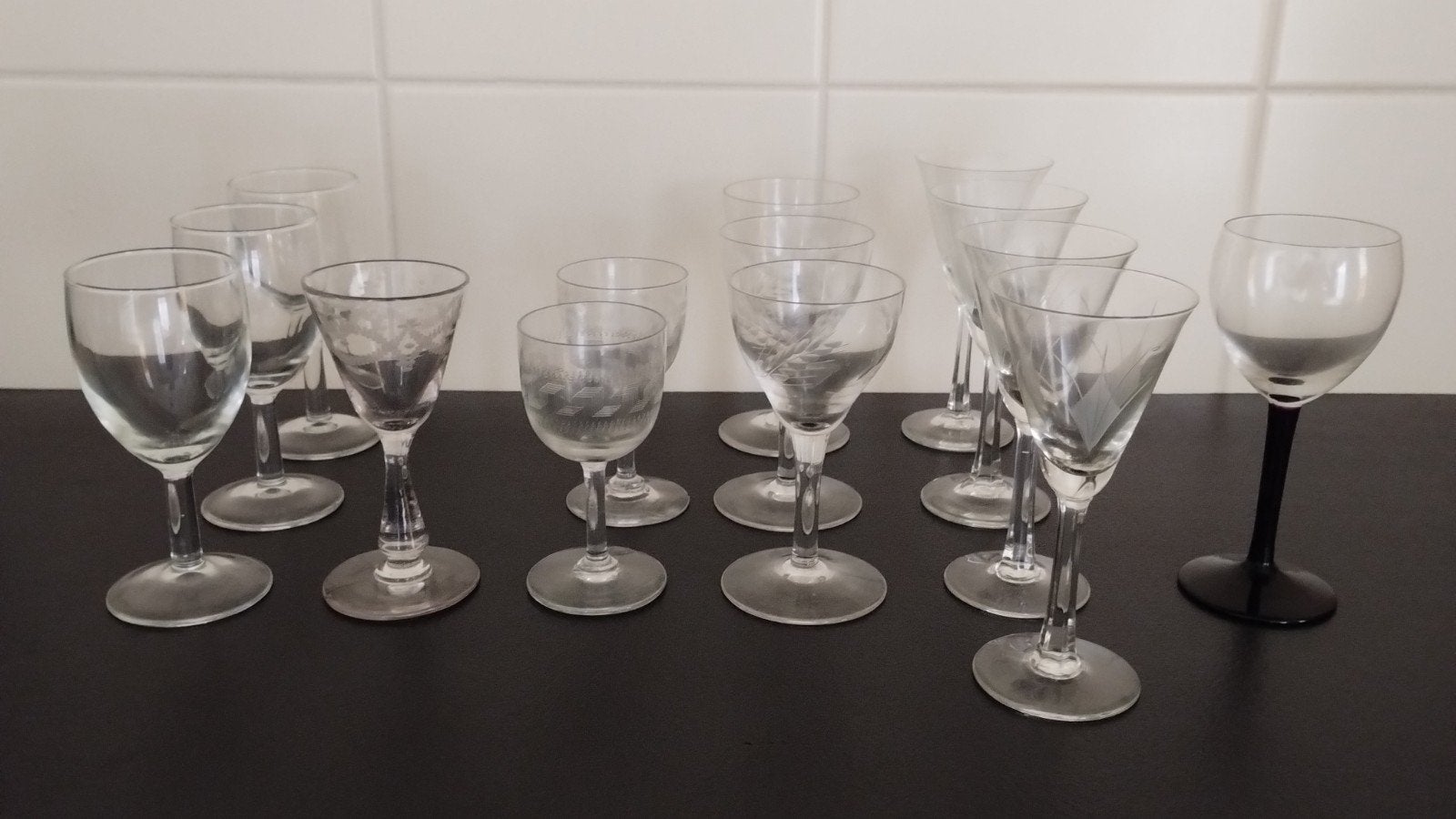 Diverse collectie wijnglazen en borrelglaasjes, Ophalen