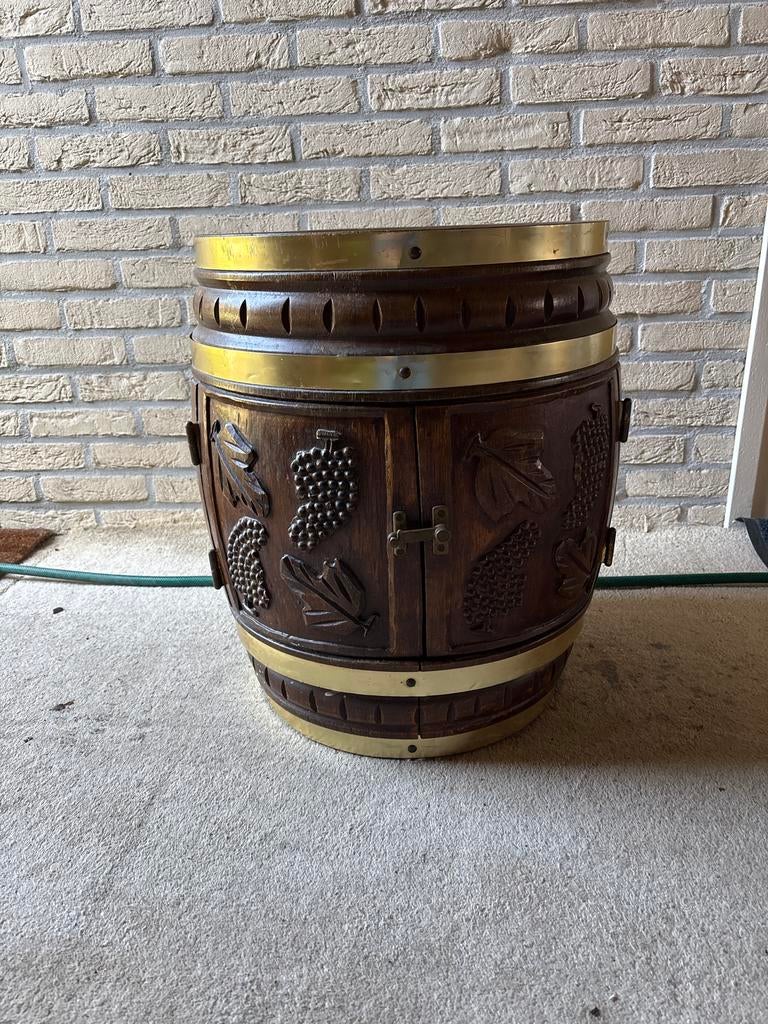 Wijnvat kastje met druivenmotief, Ophalen of Verzenden