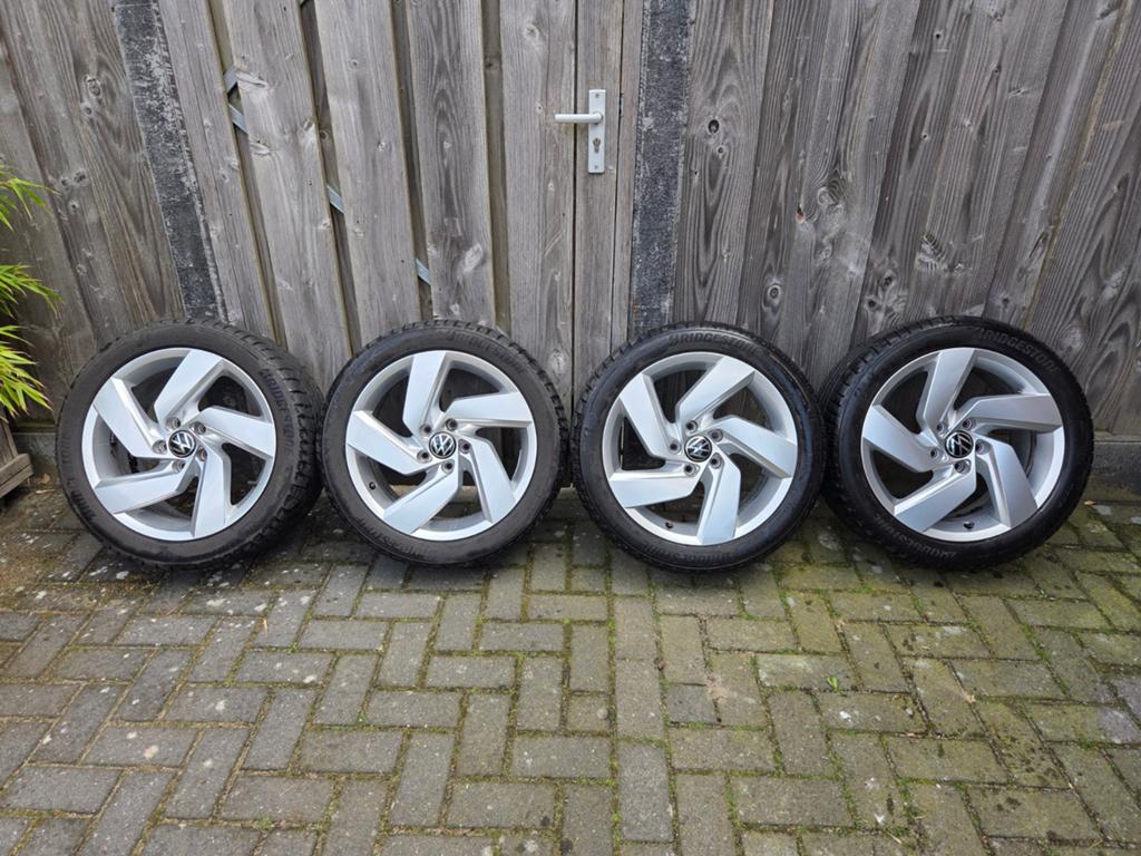 VW Golf 8  Richmond velgen, 17 inch. 5x112 . Bridgestone, Auto-onderdelen, Banden en Velgen, Ophalen, Velg(en), 17 inch, Zomerbanden