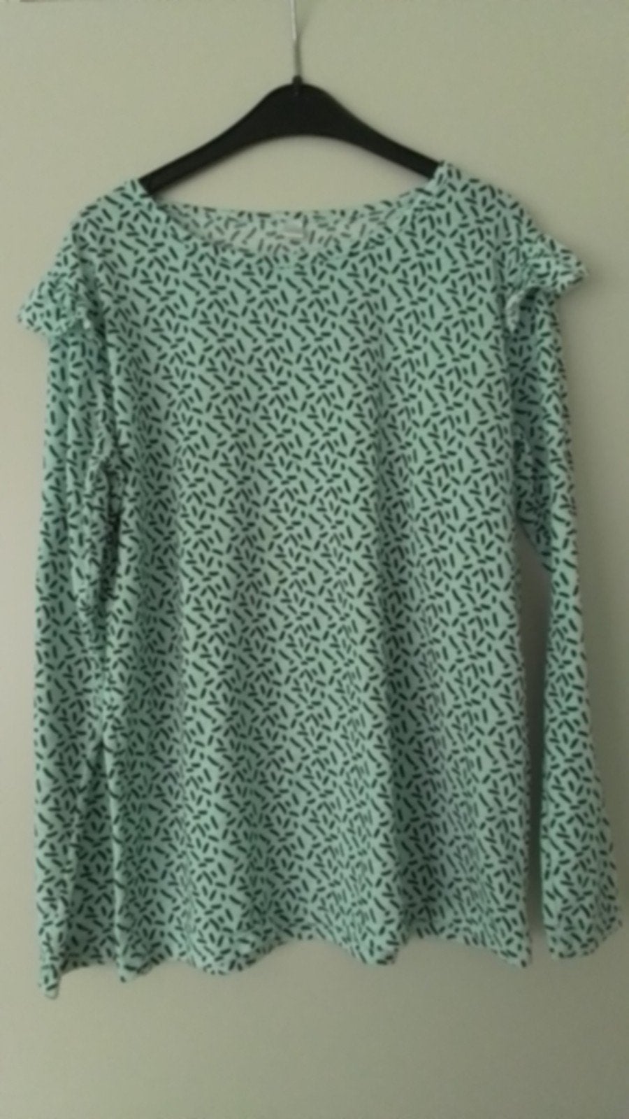 Groen shirt met lange mouwen:,mt: 146, Kinderen en Baby's, Kinderkleding | Maat 146, Ophalen of Verzenden, Zo goed als nieuw, Meisje