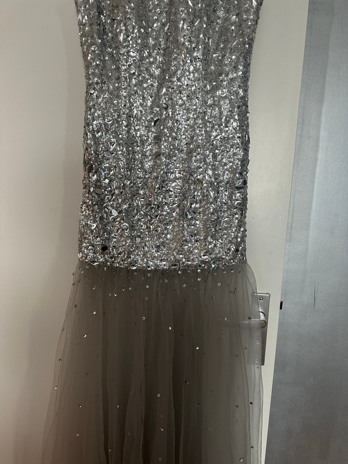 Zilveren avondjurk met pailletten en tule, Kleding | Dames, Maat 38/40 (M), Ophalen of Verzenden, Zo goed als nieuw, Zilver