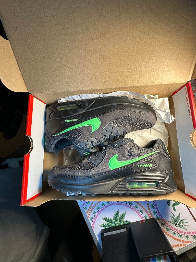 Nike Air Max 90 Black Green Strike, Kleding | Heren, Ophalen, Nike, Zo goed als nieuw, Sportschoenen