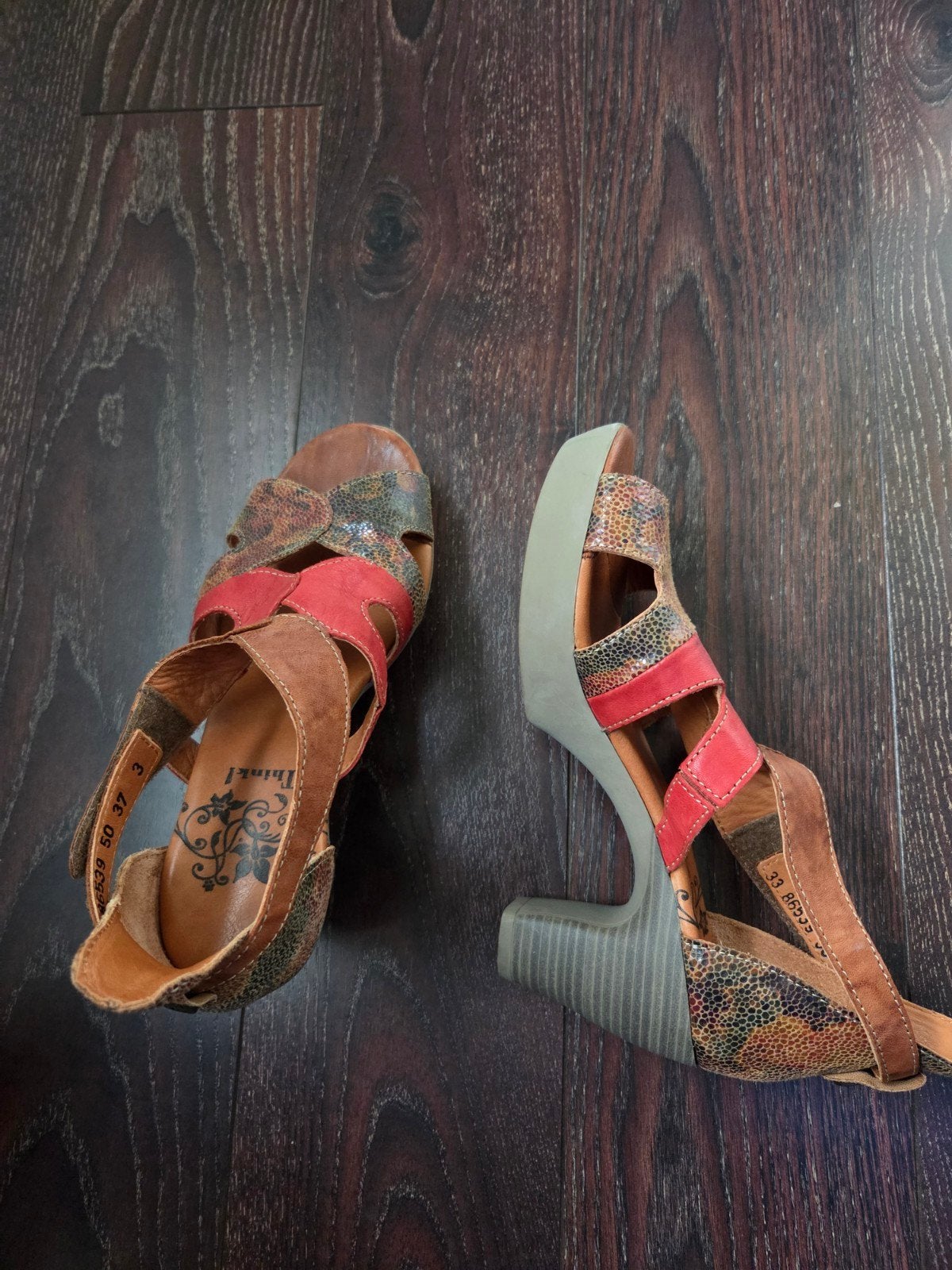 Sandalen merk Think maat 37, niet gedragen., Bruin, Think!, Nieuw, Sandalen of Muiltjes