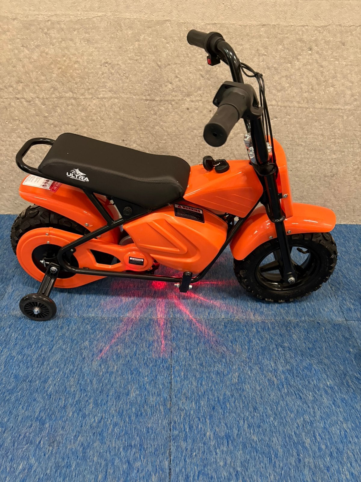 Nieuwe elektrische motor met zijwieltjes,groen,oranje,roze, Ultra, Nieuw, Massakassa100@gmail.com, Massakassa