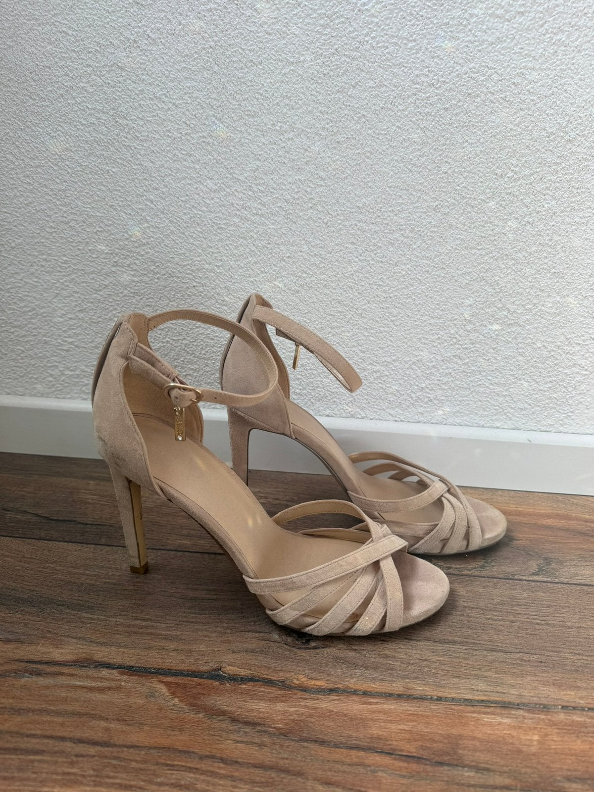 Beige pumps / hakken van Liu Jo in maat 40, Pumps, Beige, Ophalen of Verzenden, Zo goed als nieuw