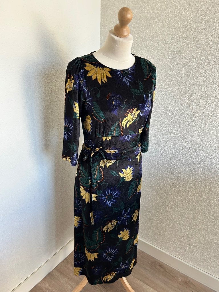King Louie maat M midi lange fluwelen bloemen jurk 2469, Maat 38/40 (M), Zwart, Ophalen of Verzenden, Zo goed als nieuw