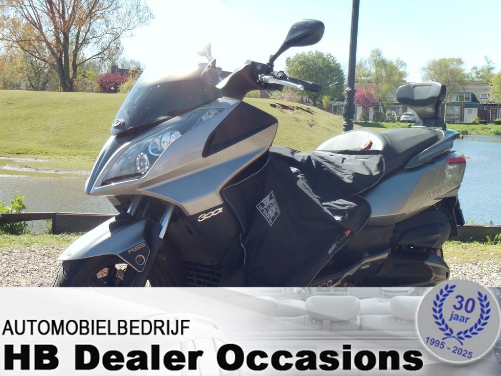 Kymco 300i Downtown ABS-16000 km ! (bj 2012), Rijksstraatweg 1a
1965LA  HEEMSKERK, NL, 299 cc, Scooter, Info@hboccasions.nl