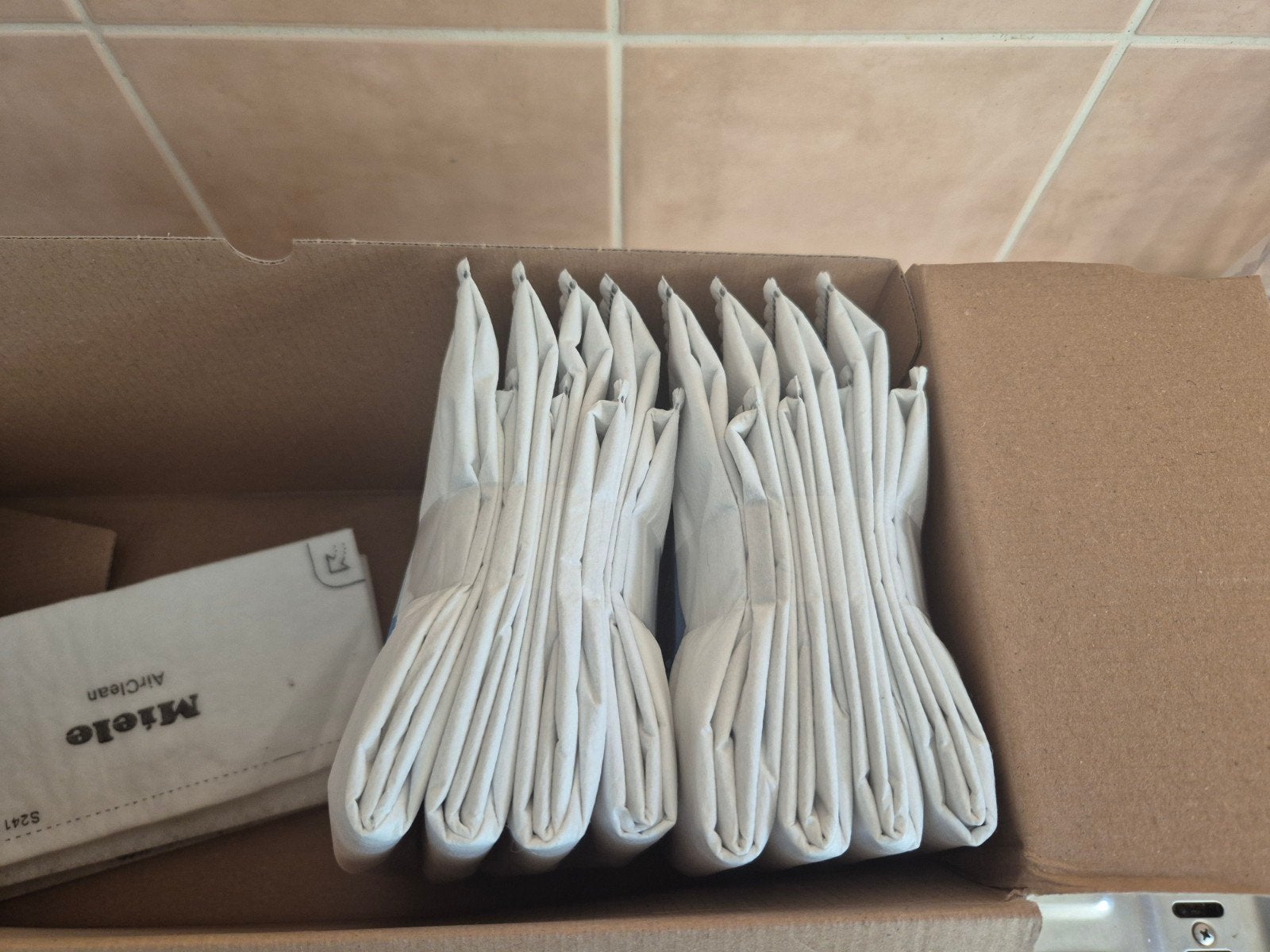 8 stuks Miele HyClean Pure stofzuigerzakken en filters, Witgoed en Apparatuur, Stofzak, Nieuw, Ophalen of Verzenden, Miele