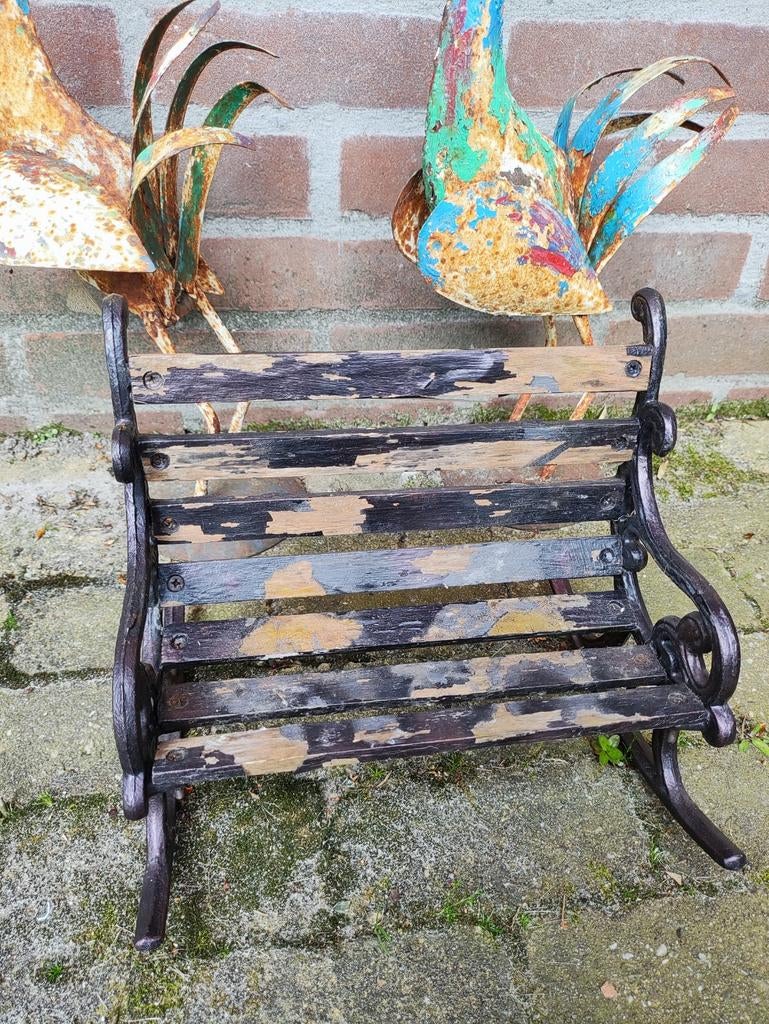 Leuke vintage mini schommel tuinbank met gietijzer, Antiek en Kunst, Curiosa en Brocante, Verzenden