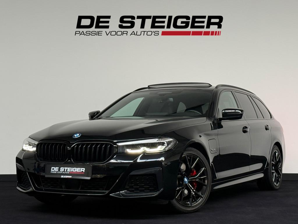 BMW 5-serie Touring 530e M Sport Pano Harman Kardon Trekhaak, Auto's, 1998 cc, Achterwielaandrijving, Gebruikt, Zwart