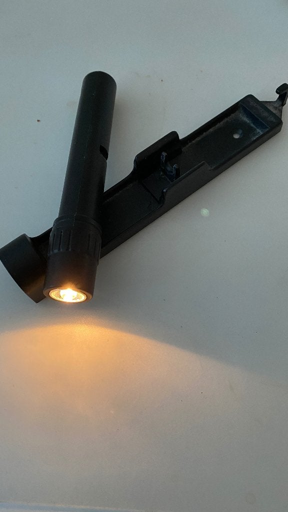 Compacte LED Zaklamp met Houder, Ophalen of Verzenden, Gebruikt, Batterij