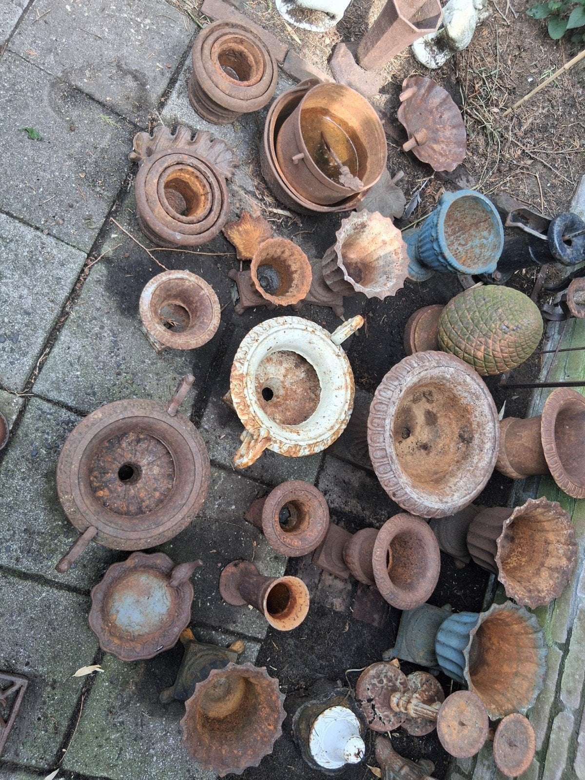 Diverse gietijzeren bloempotten en ornamenten, Tuin en Terras, Bloembakken en Plantenbakken, Ophalen of Verzenden