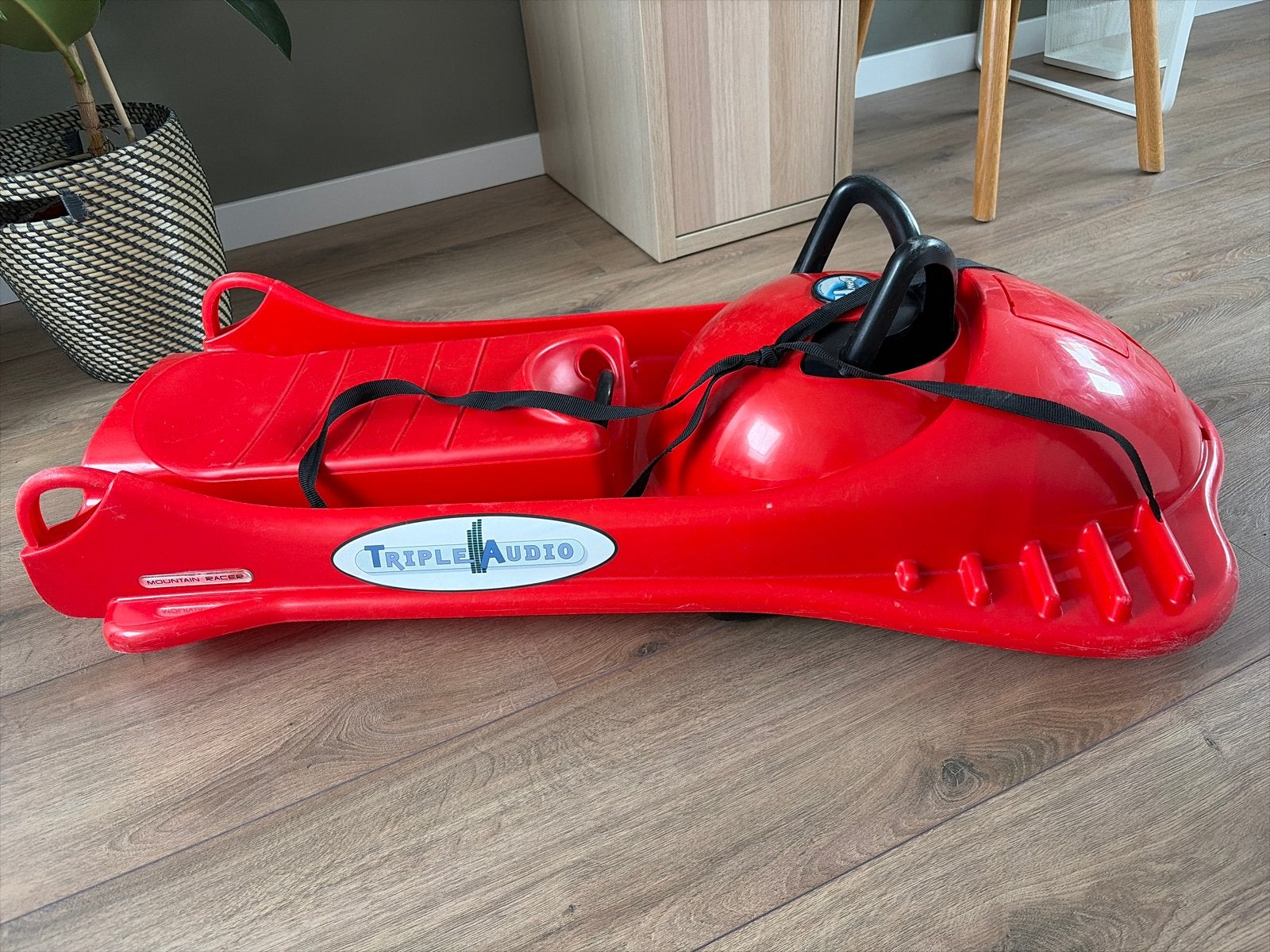 Rode slee met stuur en rem - Triple Audio, Ophalen, Rem, Gebruikt, Kunststof