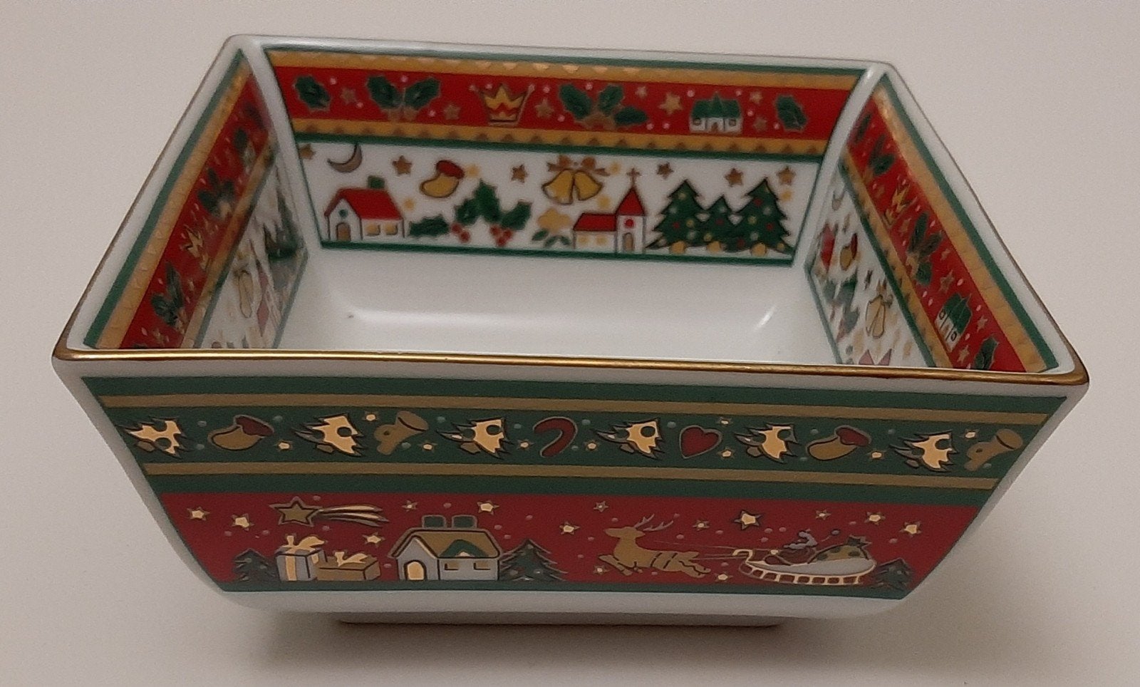 Maebata. Japan. porseleinen schaal kerstmotief., Ophalen of Verzenden, Porselein, Overige stijlen, Schaal of Schalen